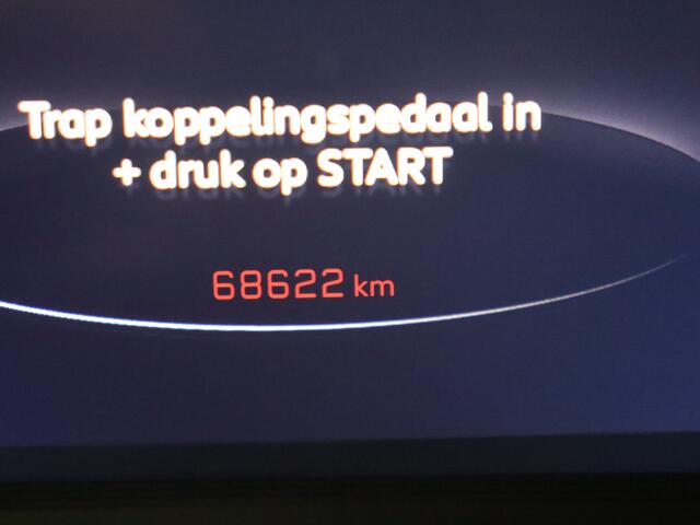 Peugeot 2008 1.2 PureTech Allure | Panoramadak | Stoelverwarming | Adaptive Cruise Control Pack Connect