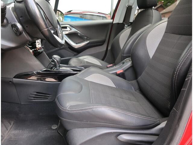 Peugeot 2008 1.2 benzine * AUTOMAAT * 110 Pk Allure * Navigatie * Panoramadak * Achteruitrij Camera * Climate & Cruise Control * 1/2 Lederen Interieur * Vingerhoets: Vierde Generatie Eersteklas Service !