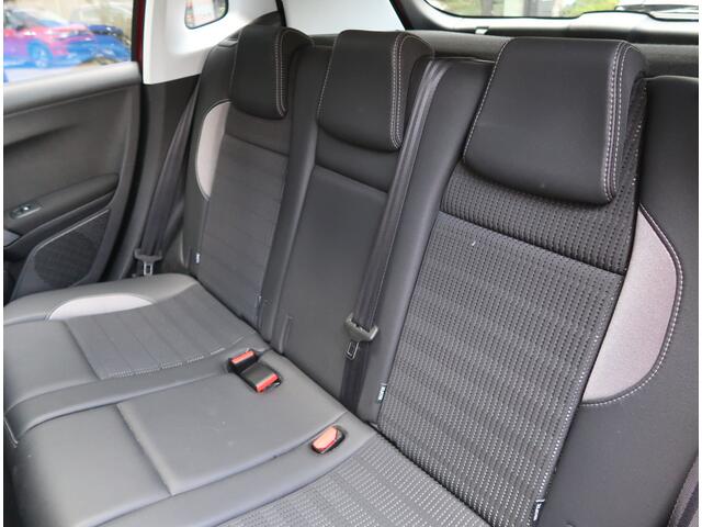Peugeot 2008 1.2 benzine * AUTOMAAT * 110 Pk Allure * Navigatie * Panoramadak * Achteruitrij Camera * Climate & Cruise Control * 1/2 Lederen Interieur * Vingerhoets: Vierde Generatie Eersteklas Service !