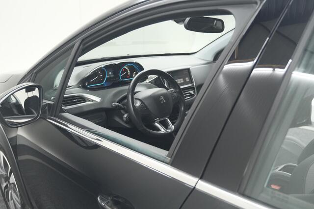 Peugeot 2008 PureTech 110 Allure | Trekhaak | Navigatie | Parkeersensoren | Allseasonbanden