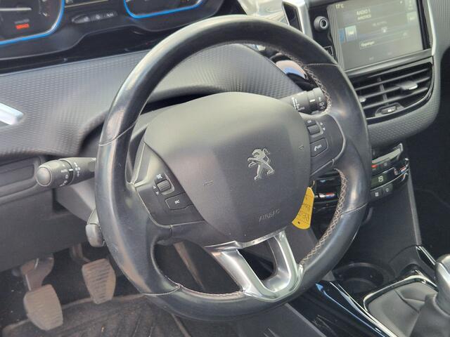 Peugeot 2008 1.2 PureTech Féline | Nieuw Binnen | Cruise | Trekhaak | Navigatie