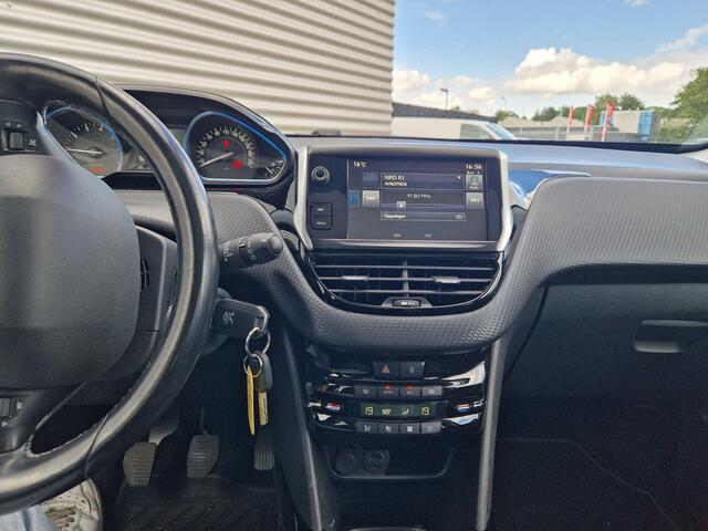 Peugeot 2008 1.2 PureTech Féline | Nieuw Binnen | Cruise | Trekhaak | Navigatie