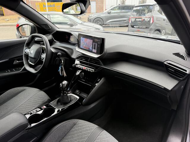 Peugeot 2008 1.2 PureTech 100 Allure | navigatie | cruise control | lichtmetalen wielen |