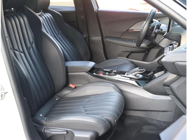Peugeot 2008 1.2 130PK GT | Leer | AppleCarPlay/AndroidAuto | Schuifkanteldak | Keyless | Cruise Control | Climate Control | Camera | LED | Navigatie | StoelVerwarming | TwoTone |