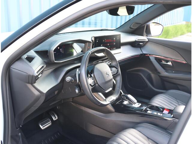 Peugeot 2008 1.2 130PK GT | Leer | AppleCarPlay/AndroidAuto | Schuifkanteldak | Keyless | Cruise Control | Climate Control | Camera | LED | Navigatie | StoelVerwarming | TwoTone |