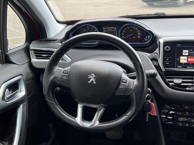 Peugeot 2008 1.2 PureTech Allure | NAP | Trekhaak | Dealer onderhouden | DAB | Navigatie | Parkeersensoren | Cruise Control | Climate Control | Lichtmetaal |