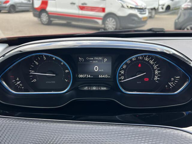 Peugeot 2008 1.2 PureTech Allure | NAP | Trekhaak | Dealer onderhouden | DAB | Navigatie | Parkeersensoren | Cruise Control | Climate Control | Lichtmetaal |