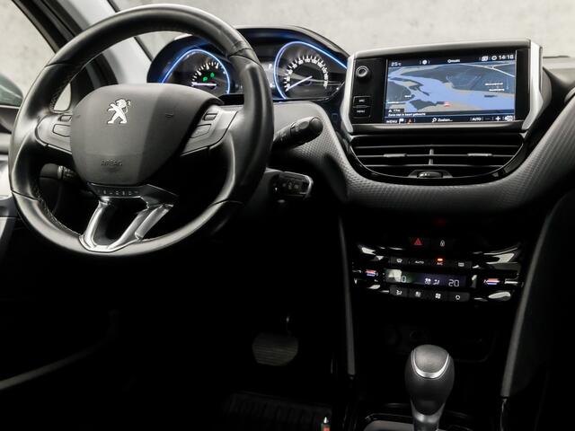Peugeot 2008 1.2 PureTech Sport Automaat (APPLE CARPLAY, NAVIGATIE, CAMERA, CLIMATE, LEDER, SPORTSTOELEN, PARKEERSENSOREN, CRUISE, LM VELGEN, NIEUWSTAAT)