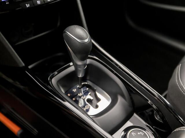 Peugeot 2008 1.2 PureTech Sport Automaat (APPLE CARPLAY, NAVIGATIE, CAMERA, CLIMATE, LEDER, SPORTSTOELEN, PARKEERSENSOREN, CRUISE, LM VELGEN, NIEUWSTAAT)
