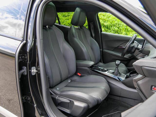 Peugeot 2008 1.2 131PK PureTech GT-Line | PANODAK | CAMERA | TREKHAAK | * HEMELVAARTSDAG GEOPEND VAN 09:00 - 16:00 *