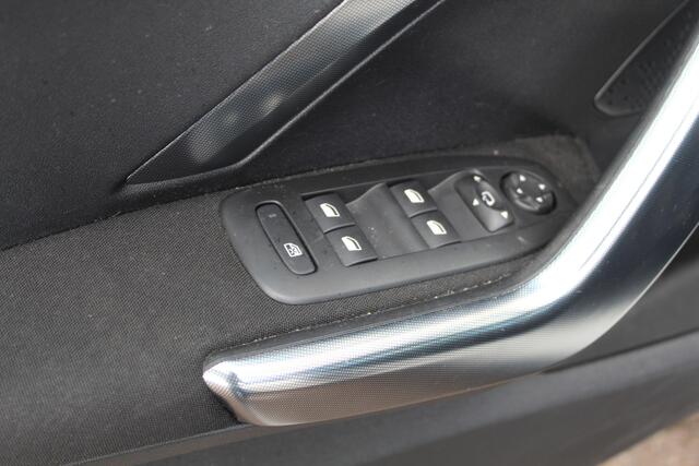 Peugeot 2008 1.2 PureTech Allure//Automaat!!