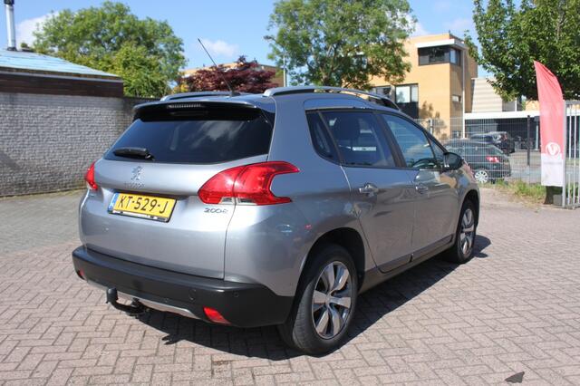 Peugeot 2008 1.2 PureTech Allure, navigatie, airco.