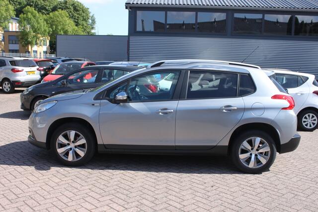 Peugeot 2008 1.2 PureTech Allure, navigatie, airco.