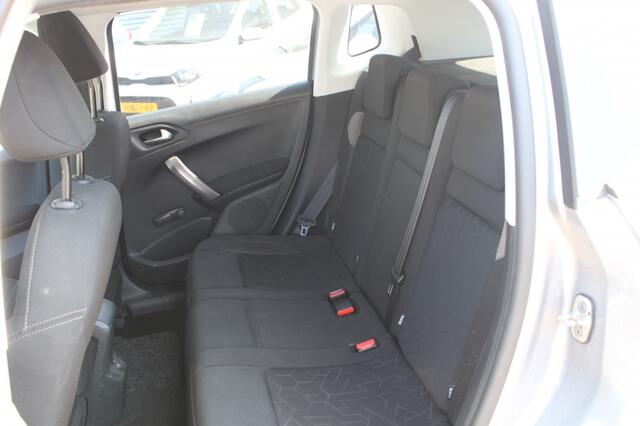 Peugeot 2008 1.2 PureTech Allure, navigatie, airco.