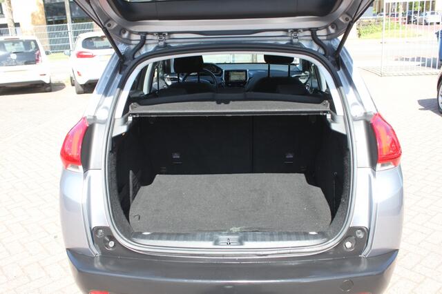 Peugeot 2008 1.2 PureTech Allure, navigatie, airco.