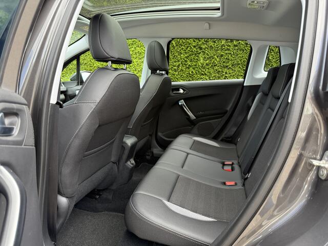 Peugeot 2008 1.2 PureTech 110pk Automaat Allure l PANO-DAK l ECC l NAVI l PDC l TREKHAAK l 58.000km