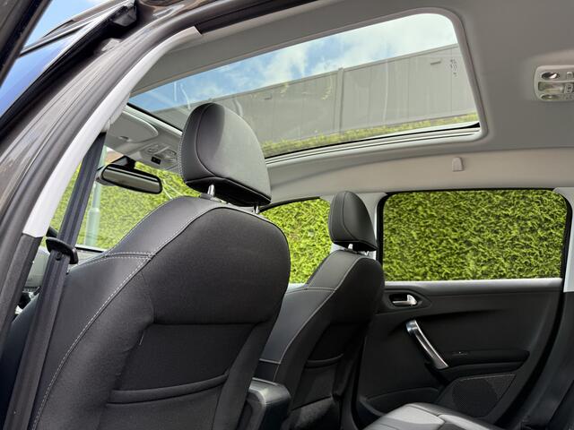 Peugeot 2008 1.2 PureTech 110pk Automaat Allure l PANO-DAK l ECC l NAVI l PDC l TREKHAAK l 58.000km