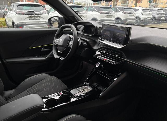 Peugeot 2008 1.2 PureTech 130 GT Automaat Electr Stoel met massage/Alcantara/Navi/Stoel verwarming.