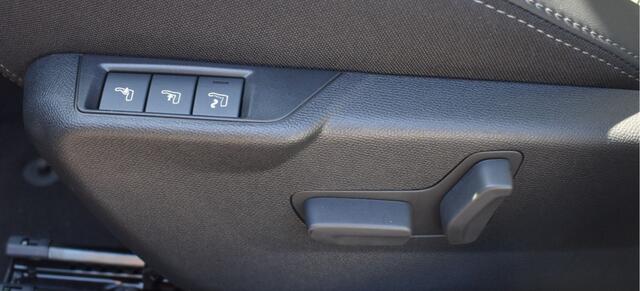 Peugeot 2008 1.2 PureTech 130 GT Automaat Electr Stoel met massage/Alcantara/Navi/Stoel verwarming.