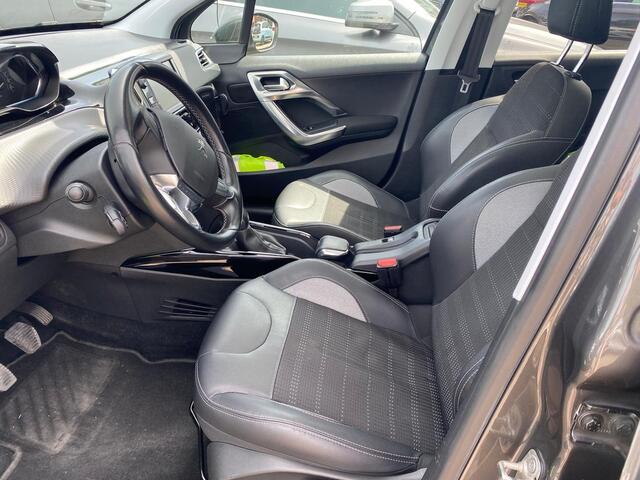 Peugeot 2008 1.2 PureTech Allure / Panorama / Navi / CarPlay / Cam / 4S Band