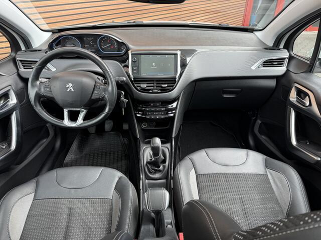 Peugeot 2008 1.2 PureTech Allure Panodak / Carplay / Navi / All season / Trekhaak