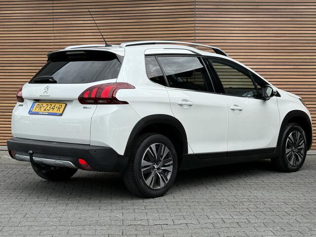 Peugeot 2008 1.2 PureTech Allure Panodak / Carplay / Navi / All season / Trekhaak