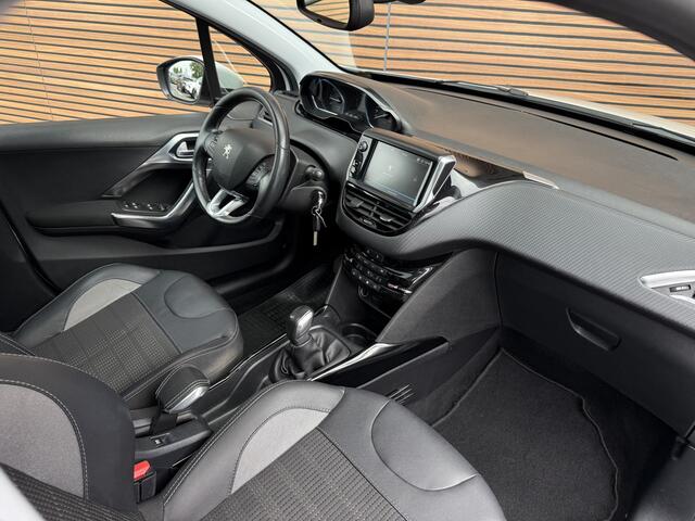 Peugeot 2008 1.2 PureTech Allure Panodak / Carplay / Navi / All season / Trekhaak
