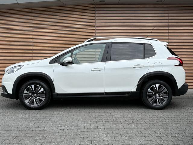Peugeot 2008 1.2 PureTech Allure Panodak / Carplay / Navi / All season / Trekhaak