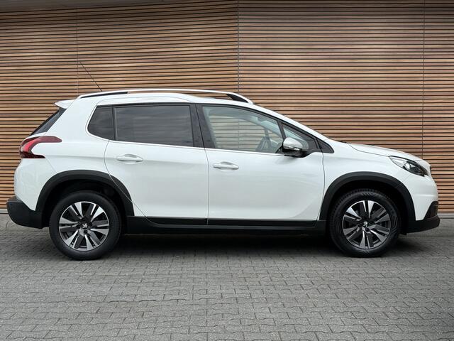 Peugeot 2008 1.2 PureTech Allure Panodak / Carplay / Navi / All season / Trekhaak
