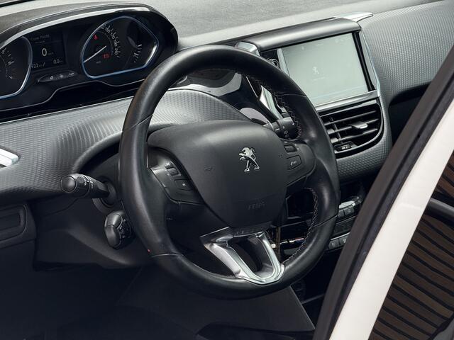 Peugeot 2008 1.2 PureTech Allure Panodak / Carplay / Navi / All season / Trekhaak