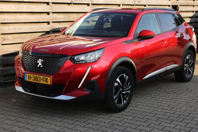 Peugeot 2008 1.2 PureTech Allure / Clima / Navi / Cruise