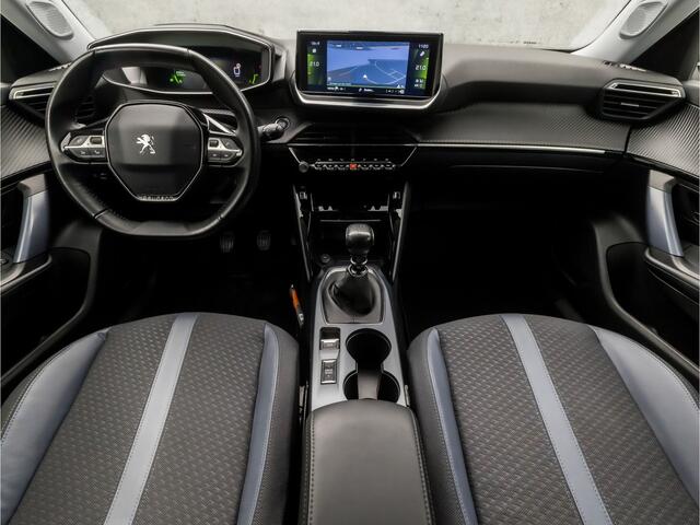 Peugeot 2008 1.2 PureTech Sport (VIRTUAL COCKPIT, APPLE CARPLAY, GROOT NAVI, LEDER, 360 CAMERA, SPORTSTOELEN, LED KOPLAMPEN, GETINT GLAS, LANE ASSIST, DAB+, NIEUWSTAAT)