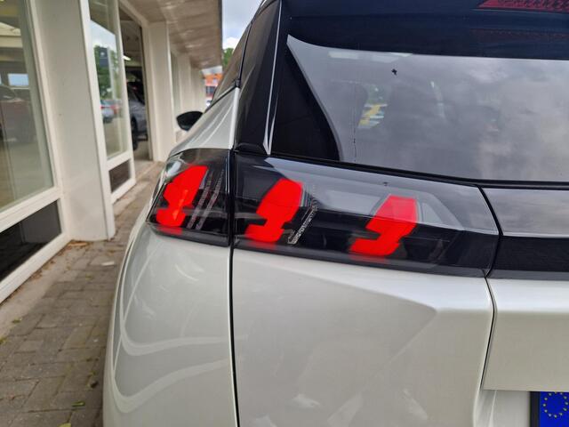 Peugeot 2008 1.2T Automaat 130pk GT Pack | Schuif kantel Dak | Navigatie | Climate & Adaptive Cruise Control | Achteruitrijd Camera / Dodehoek Sensoren |