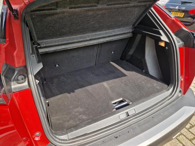 Peugeot 2008 1.2T Automaat 130pk Allure | Trekhaak | Climate & Adaptive Cruise Control | Stoelverwarming | Navigatie |