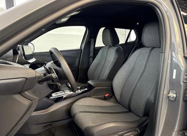Peugeot 2008 1.2 Hybrid 136 Allure | VERWACHT 07-2025 | Achteruitrijcamera | Navigatie | Privacy Glass | Gris Selenium