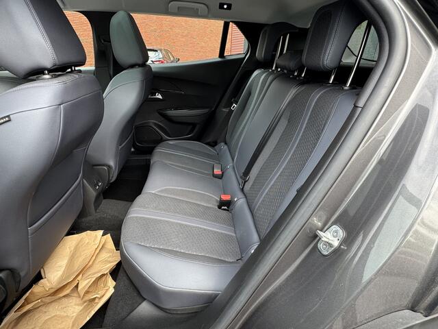 Peugeot 2008 1.2 PureTech Allure // NAVI // CAMERA // PANO SCHUIF-KANTELDAK // CRUISE // APPLE CARPLAY- ANDROID AUTO //