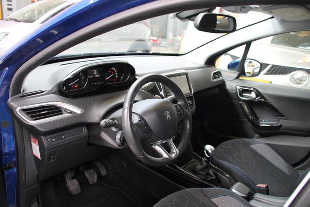 Peugeot 2008 1.2 PureTech 110pk Signature Airco Navi Carplay Trekhaak 39.104km