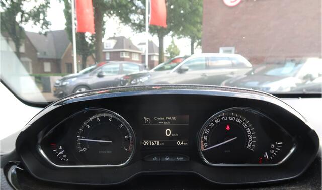 Peugeot 2008 130 Pk Benzine Hele Sportieve * GT-Line * Navigatie * 1/2 Lederen Interieur * Parkeer Camera * Panorama dak * Sensoren * Climate & Cruise Control * L.M. Velgen * Vingerhoets; Vierde Generatie Eersteklas Service !