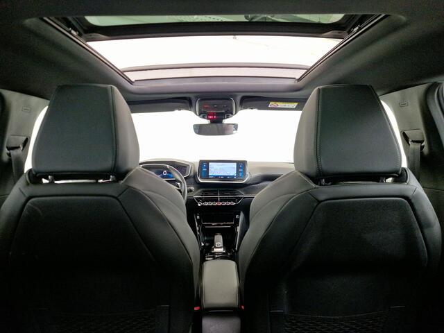 Peugeot 2008 1.2 PureTech 130pk EAT8 GT-Line Automaat | Glazen Schuifdak | Navigatie | Stoelverwarming | Achteruitrijcamera