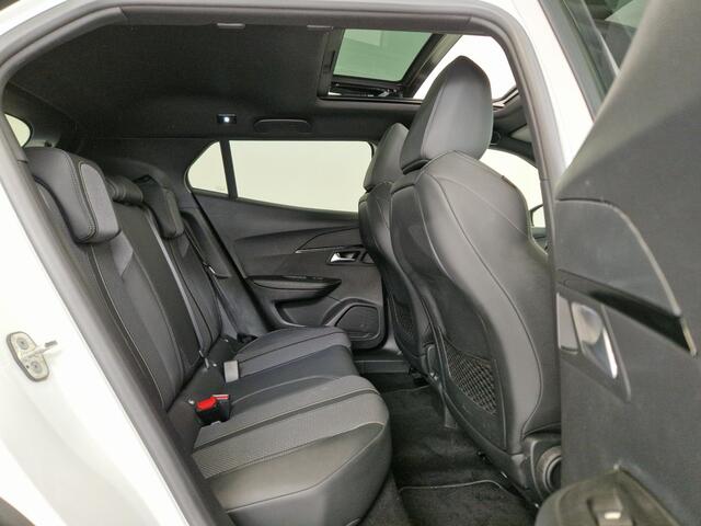 Peugeot 2008 1.2 PureTech 130pk EAT8 GT-Line Automaat | Glazen Schuifdak | Navigatie | Stoelverwarming | Achteruitrijcamera