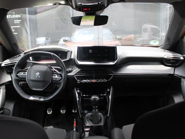 Peugeot 2008 1.2 PureTech GT 130PK Achteruitrijcamera, Navigatie en Dodehoekbewaking