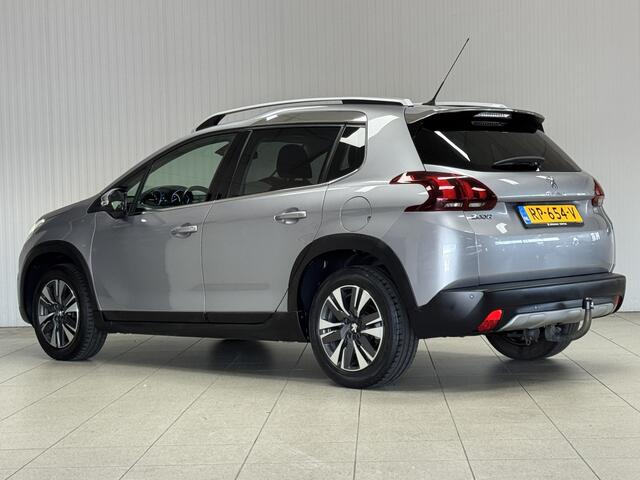 Peugeot 2008 1.2 PureTech Allure/ Panorama-Dak/ Trekhaak/ 16'' LMV/ Camera/ Apple + Andorid/ DAB+/ Half-Leder/ Navi/ Clima/ Cruise/ Bluetooth/ Multi. LEDER. Stuur/ Mistl./ PDC V+A/ Dakrails/ Chroom/ Extra getint glas.