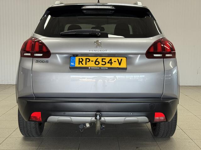 Peugeot 2008 1.2 PureTech Allure/ Panorama-Dak/ Trekhaak/ 16'' LMV/ Camera/ Apple + Andorid/ DAB+/ Half-Leder/ Navi/ Clima/ Cruise/ Bluetooth/ Multi. LEDER. Stuur/ Mistl./ PDC V+A/ Dakrails/ Chroom/ Extra getint glas.