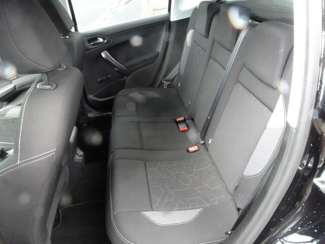 Peugeot 2008 1.2 PureTech Blue Lion