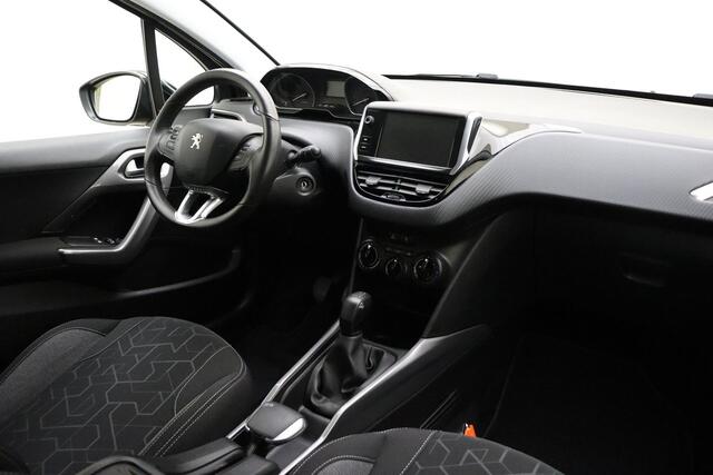Peugeot 2008 1.2 PureTech Blue Lion | Navigatiesysteem | Parkeersensoren | bluetooth | Apple Car Play | Airco | Cruise Control | All Season banden | Lage km stand!