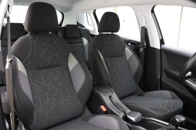 Peugeot 2008 1.2 PureTech Blue Lion | Navigatiesysteem | Parkeersensoren | bluetooth | Apple Car Play | Airco | Cruise Control | All Season banden | Lage km stand!
