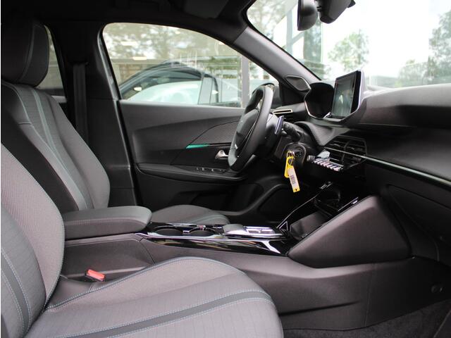 Peugeot 2008 1.2 PureTech Allure Pack Automaat | Apple Carplay / Camera / Climate