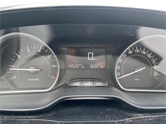 Peugeot 2008 BWJ 2018 | 1.2 PT 111PK Blue Lion | PANO | TREKHAAK | NAVI | AIRCO | CRUISE | PDC |