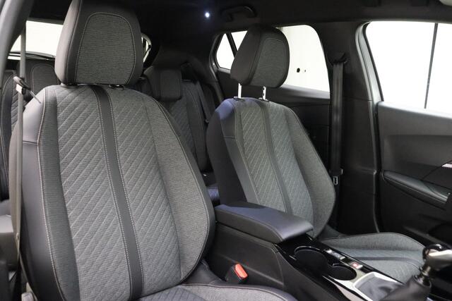 Peugeot 2008 1.2 PureTech 100 Allure | Navigatie | Climate Control | Camera | Cruise Control | Nieuw model | Donkere ramen achter