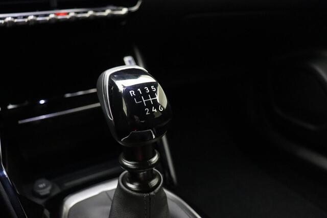 Peugeot 2008 1.2 PureTech 100 Allure | Navigatie | Climate Control | Camera | Cruise Control | Nieuw model | Donkere ramen achter